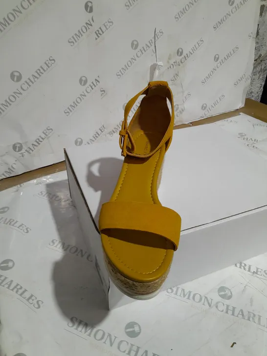 BOXED MARC FISHER ZAKO WEDGE SANDALS MUSTARD SIZE 6.5