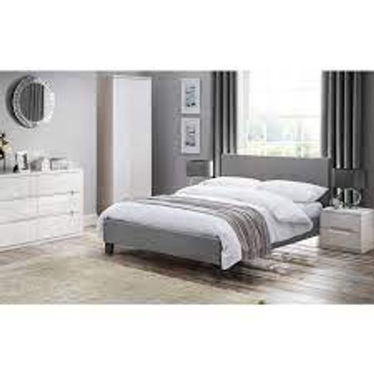 BOXED RIALTO LINEN BED 150CM LIGHT GREY (2 BOXES)