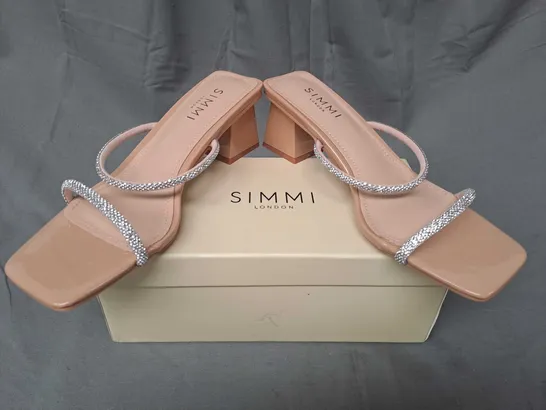 BOXED PAIR OF SIMMI LONDON OPEN TOE BLOCK HEEL SANDALS IN NUDE UK SIZE 6