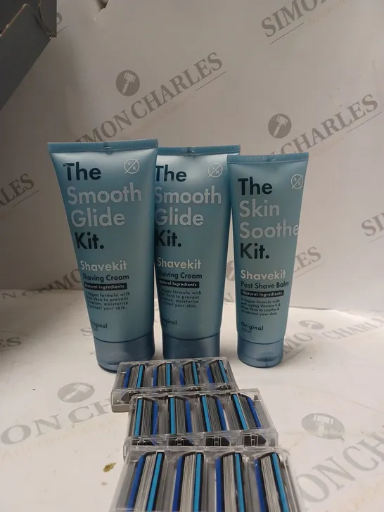 SHAVE KIT - THE SMOOTH KIT 3 X 4 RAZORS - 3 X SMOOTH CREAM 