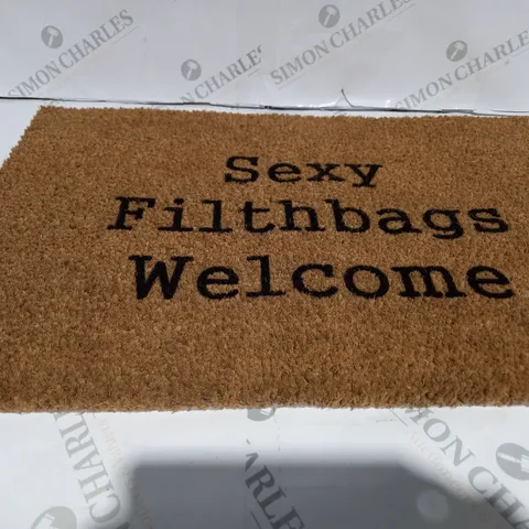 FUNNY WELCOME RUG 'SEXY FILTHBAGS WELCOME' BROWN AND BLACK 