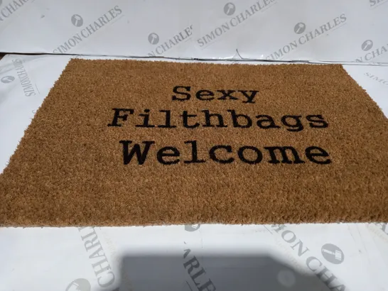 FUNNY WELCOME RUG 'SEXY FILTHBAGS WELCOME' BROWN AND BLACK 