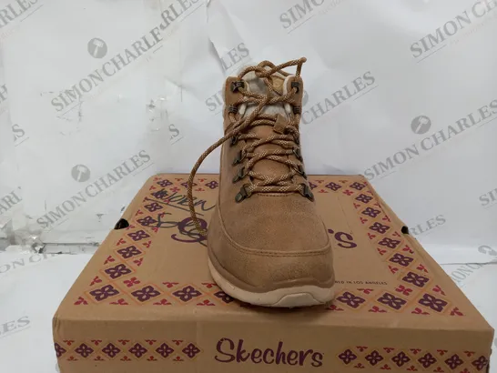 BOXED SKECHERS SYNERGY WARM TECH BOOTS , CHESTNUT - SIZE 7