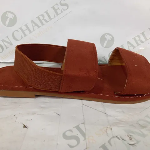 BOXED PAIR OF DESIGNER  OPEN TOE FLAT SANDALS IN BROWN EU SIZE 37