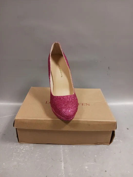 BOXED PAIR OF LOSLANDIFEN HIGH HEEL RED GLITTER SHOES - SIZE 4