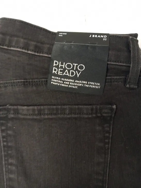 J BRAND PHOTO READY ULTRA SLIMMING MID RISE RAIL JEANS SIZE 32