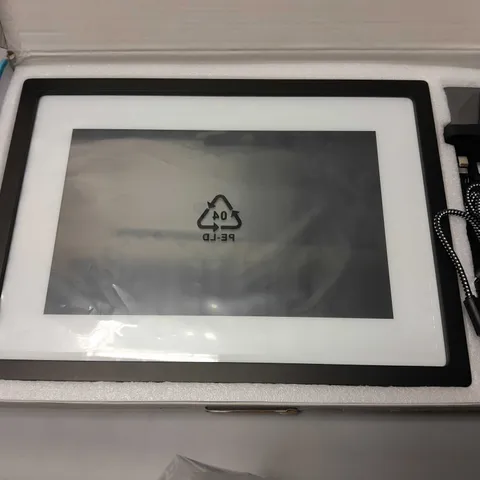 BOXED SKYLIGHT FRAME 10 INCH WIFI DIGITAL PICTURE FRAME