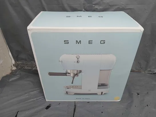 SMEG ESPRESSO COFFEE MACHINE IN CREAM