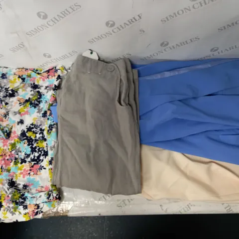 BOX OF APPROX 50 ASSORTED ITEMS OF CLOTHING TO INCLUDE HELENE BERMAN BLAZER, NINA LEONARD FLORAL TOP, WYNNE LAYERS PANTS, ETC. 