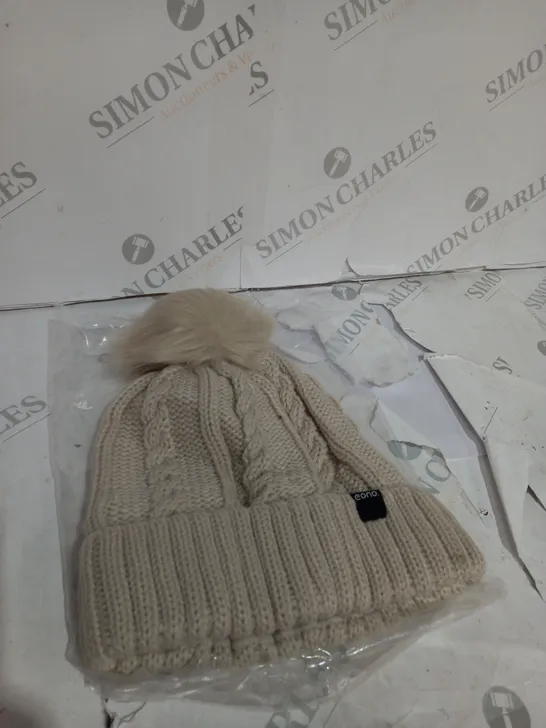 PACKAGED EONO CRÈME COLOURED WOOLLY BOBBLE HAT