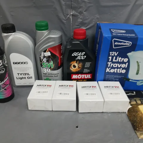 ASSORTMENT OF CAR MAINTENANCE PRODUCTS AND A TRAVEL KETTLE 