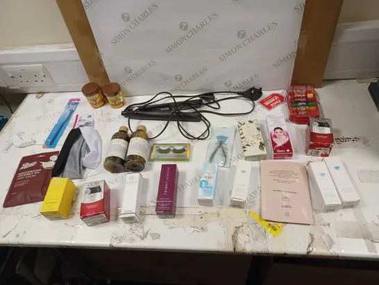 LOT OF APPROXIMATELY 20 HEALTH AND BEAUTY ITEMS TO INCLUDE GHD STRAIGHTENERS, COCA COLA LIPSMACKERS SET, AND CUTICLE NIPPER ETC.