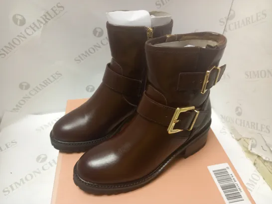 BOXED CORNELIA BIKER BOOT BROWN - SIZE 4