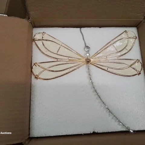 BOXED CRYSTAL DRAGONFLY WALL DECOR PIECE 