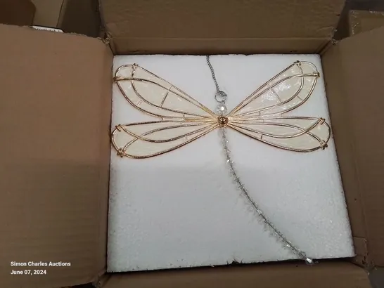 BOXED CRYSTAL DRAGONFLY WALL DECOR PIECE 