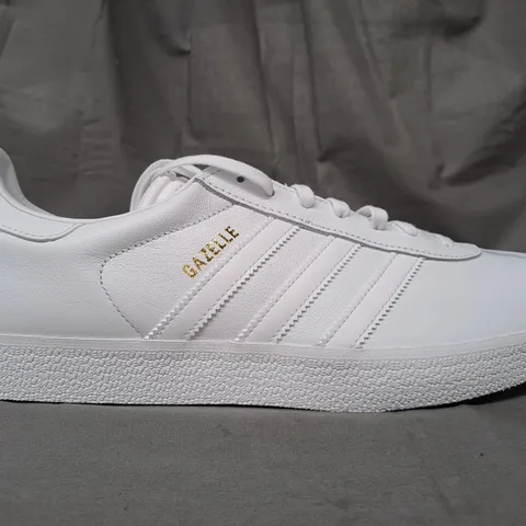 BOXED PAIR OF ADIDAS GAZELLE SHOES IN WHITE UK SIZE 12