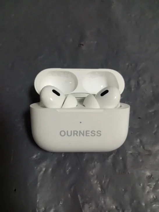 PAIR OF APPLE AIRPODS PRO 2ND GEN IN WHITE