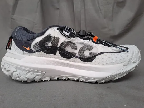 BOXED PAIR OF NIKE ACG MOUNTAIN FLY 2 LOW SHOES IN WHITE UK SIZE 9