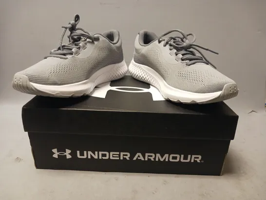 BOXED PAIR OF UNDER ARMOUR CHARGED ROGUE 4 SHOES IN GREY UK SIZE 8.5