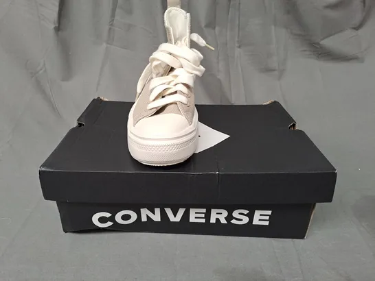 BOXED PAIR OF CONVERSE SHOES IN BEACH STONE UK SIZE 6