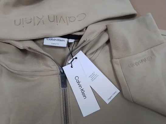 CALVIN KLEIN COMFORT FIT HALF ZIP HOODIE IN CREAM - M