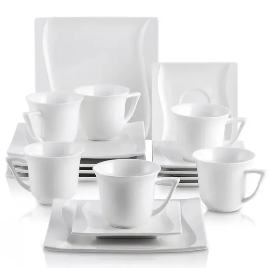 BOXED AAYESHA PORCELAIN 18 PIECE DINNERWARE SET.