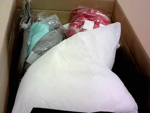 BOX OF APPROXIMATELY 10 ASSORTED PILLOWS, THROWS, SOFT ITEMS, BAGS, ETC