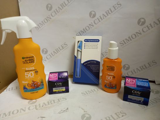 LOT OF APPROXIMATELY 20 ASSORTED HEALTH & BEAUTY ITEMS, TO INCLUDE GARNIER SUNCARE, OLAY SKIN CARE, SKIN TAG REMOVAL KIT, ETC