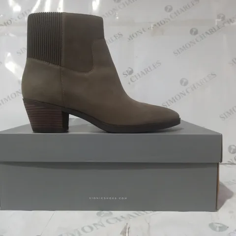 BOXED PAIR OF VIONIC LOW HEEL ANKLE BOOTS IN SAGE SIZE 7.5
