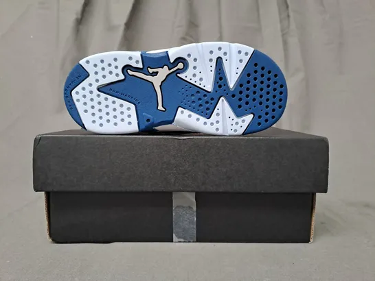 BOXED PAIR OF NIKE JORDAN MVP KIDS SHOES IN WHITE/BLUE UK SIZE 7.5