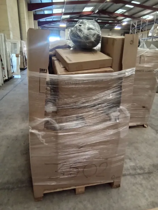 PALLET OF ASSORTED ITEMS INCLUDING KUMO RICE COOKER, STOREMIC TOILET SEAT, RETRACTABLE BABY GATE, ACCSTORE DRYING RACK, KTONER BAR STOOL, ARTIFICAL PLANTS 