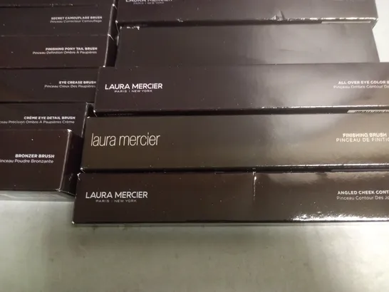 LOT OF 16 ASSORTED LAURA MERCIER MAKE UP BRUSHES