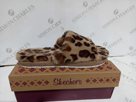 BOXED SKETCHERS MEMORY FOAM LEOPARD PRINT SLIPPERS - SIZE UK 7 