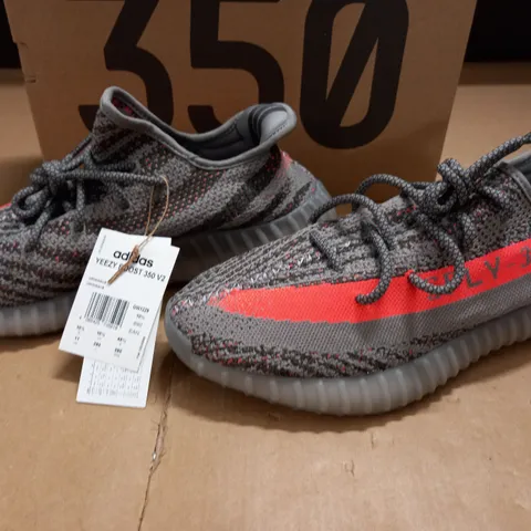 BOXED PAIR OF YEEZY BOOST 350 V2 TRAINERS - UK10.5