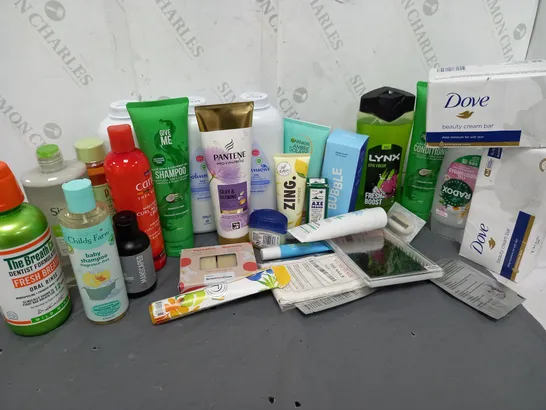 APPROXIMATELY 20 ASSORTED COSMETICS ITEMS TO INCLUDE THE BREATH CO FRESH BREATH ORAL RINSE (500ml), PANTENE CONDITIONER (275ml), DOVE SOAP BARS, ETC