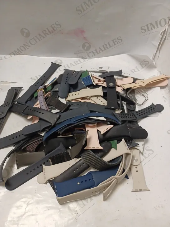 APPROXIMATELY 30 ASSORTED LOOSE SMART WATCH STRAPS IN VARIOUS DESIGNS & SIZES