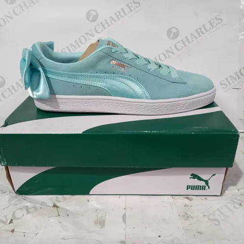 BOXED PAIR OF PUMA SUEDE BOW SHOES IN CYAN UK SIZE 7