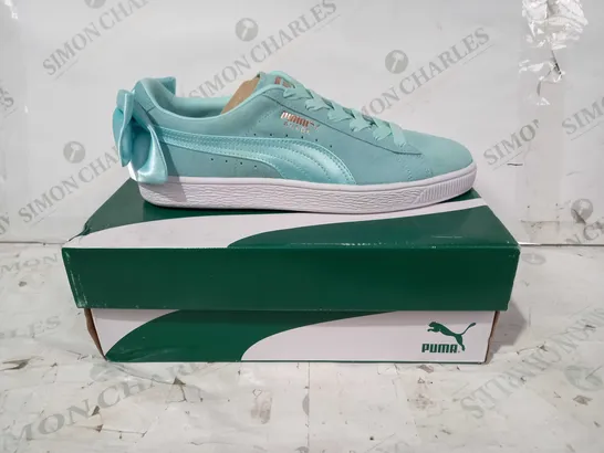 BOXED PAIR OF PUMA SUEDE BOW SHOES IN CYAN UK SIZE 7