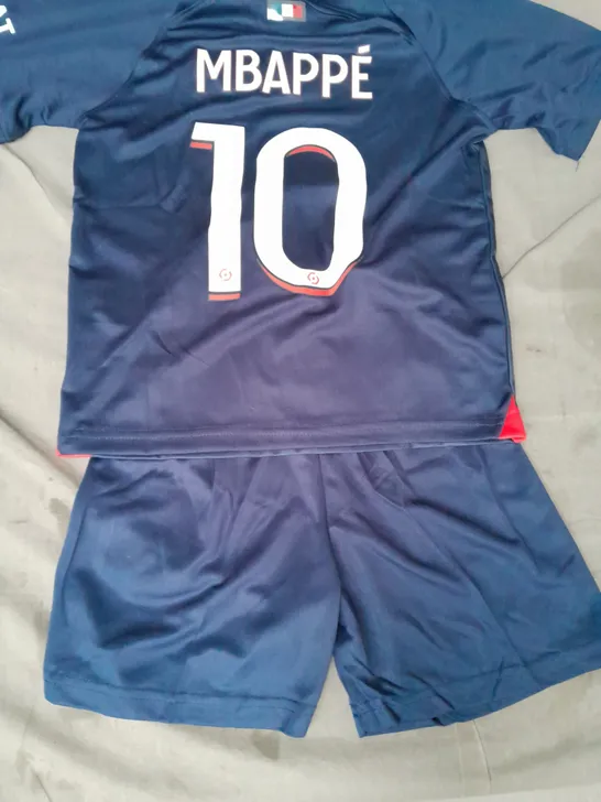 NIKE CHILDREN'S PARIS SAINT GERMAIN KIT SIZE 22