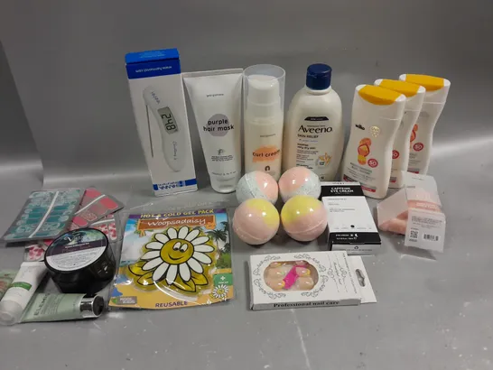 BOX OF APPROXIMATELY 15 COSMETIC ITEMS TO INCLUDE WILKO SUN LOTION , AVEENO BOBY WASH, BATH BOMBS , ETC 