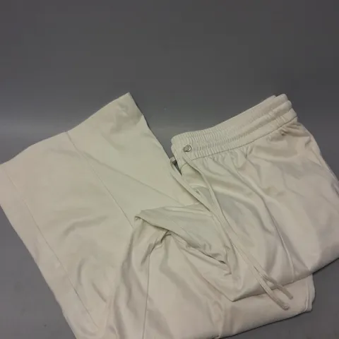 WYNNE LAYERS PLATTED BAGGY PANTS IN WHITE SIZE XL