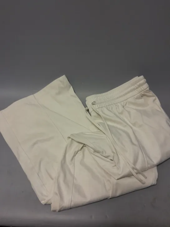 WYNNE LAYERS PLATTED BAGGY PANTS IN WHITE SIZE XL