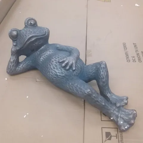 BOXED GARDEN LOUNGING FROG