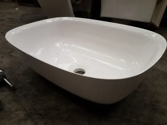 BRAND NEW WHITE BASIN WITH TAP 46×32CM