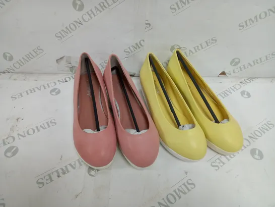 5 BOXED PAIRS OF STRAWBERRY SHOES TO INCLUDE WEDGE SHOES IN BLACK SIZE 5, WEDGE SANDALS IN LEMON SIZE 3