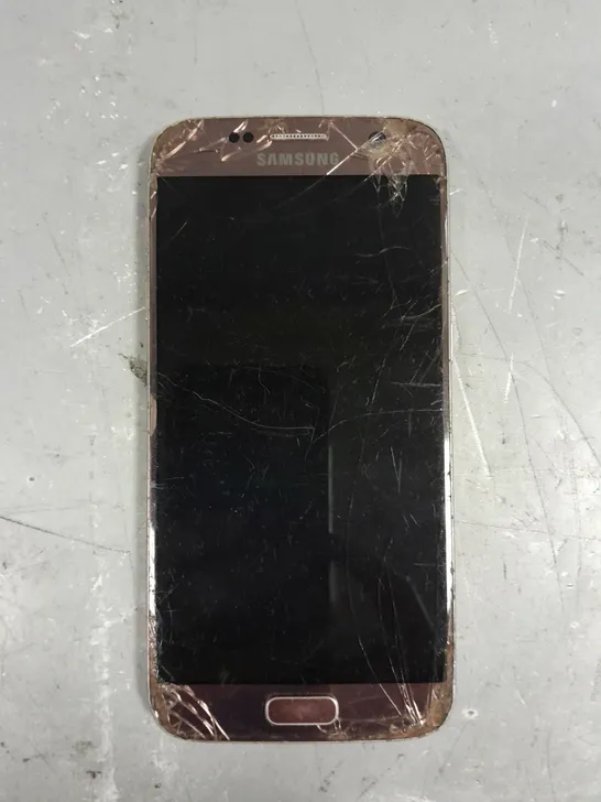 SAMSUNG GALAXY S7 SMARTPHONE IN GOLD