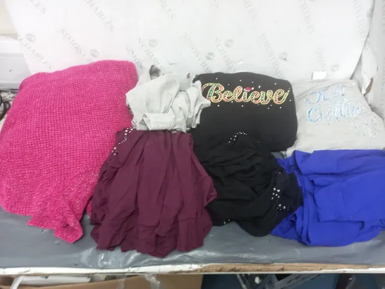 10 ASSORTED CLOTHING ITEMS TO INCLUDE DANNII MINOGUE PETITE PINK TURTLE NECK JUMPER, FRANK USHER BURGENDY LONG SLEEVE JEWELLED TOP, AND QUACKER FACTORY CHRISTMAS BELEIVE TOP ETC. 