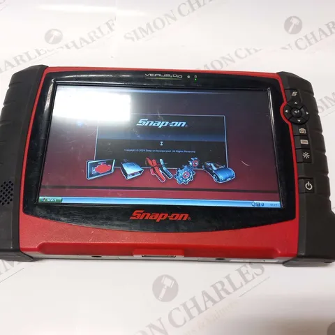 SNAP ON VERSUS PRO DIAGNOSTIC AND INFORMATION SYSTEM EEHD301-6 WITH CARRY CASE