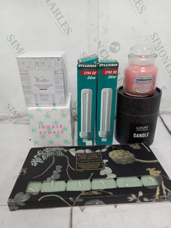 BOX OF APPROXIMATELY 15 ASSORTED ITEMS TO INCLUDE - CANLES, ENERGY SAVER BULBS, TEALIGHTS ETC