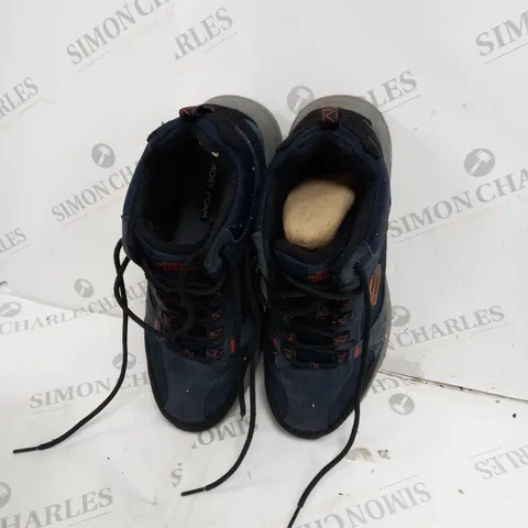 BOXED PAIR OF SKECHERS MENS LACE BOOTS IN NAVY - UK SIZE 10